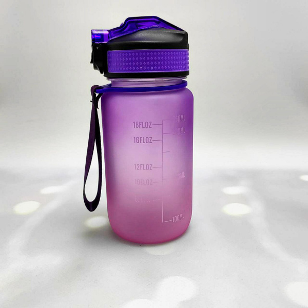 Бутылка для воды 550 мл. с клапаном и разметкой / Двухцветная бутылка для воды и других напитков, цвет ФИОЛЕТОВЫЙ